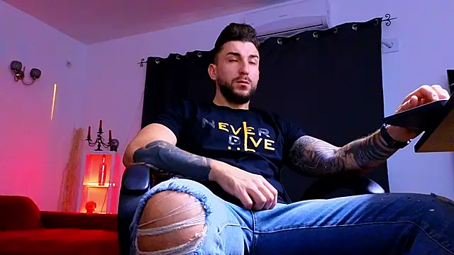 Snapshot of MightyAaron66 chatting on 10/05/25, 04:25 MightyAaron66 online show from 10/05/25, 04:25