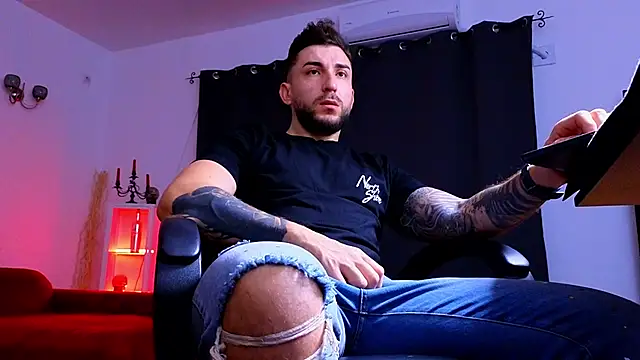 Snapshot of MightyAaron66 chatting on 10/26/25, 04:57 MightyAaron66 online show from 10/26/25, 04:57