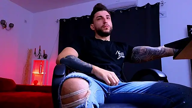 Snapshot of MightyAaron66 chatting on 11/17/25, 05:33 MightyAaron66 online show from 11/17/25, 05:33