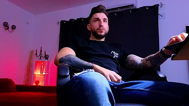 Snapshot of MightyAaron66 chatting on 09/29/25, 02:40 MightyAaron66 online show from 09/29/25, 02:40