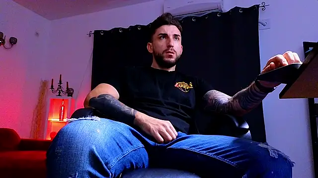 Snapshot of MightyAaron66 chatting on 10/18/25, 04:58 MightyAaron66 online show from 10/18/25, 04:58