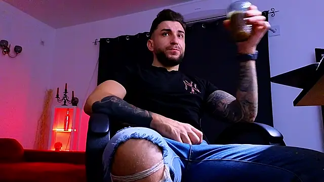 Snapshot of MightyAaron66 chatting on 11/06/25, 03:21 MightyAaron66 online show from 11/06/25, 03:21