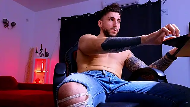 Snapshot of MightyAaron66 chatting on 11/11/25, 03:29 MightyAaron66 online show from 11/11/25, 03:29