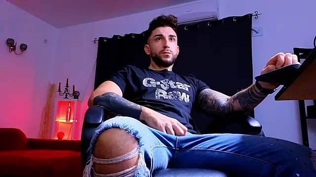 Snapshot of MightyAaron66 chatting on 10/11/25, 03:29 MightyAaron66 online show from 10/11/25, 03:29