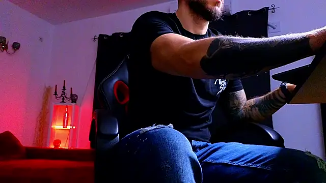 Snapshot of MightyAaron66 chatting on 09/23/25, 01:23 MightyAaron66 online show from 09/23/25, 01:23