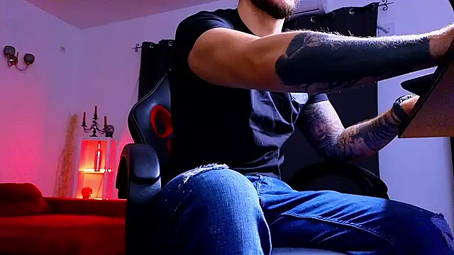 Snapshot of MightyAaron66 chatting on 09/16/25, 01:28 MightyAaron66 online show from 09/16/25, 01:28