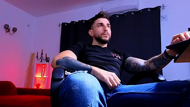 Snapshot of MightyAaron66 chatting on 10/02/25, 02:42 MightyAaron66 online show from 10/02/25, 02:42