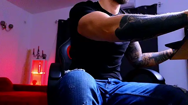 Snapshot of MightyAaron66 chatting on 10/03/25, 02:48 MightyAaron66 online show from 10/03/25, 02:48