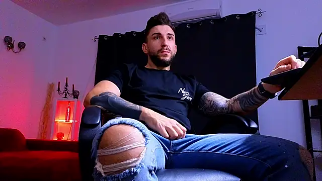 Snapshot of MightyAaron66 chatting on 10/07/25, 04:46 MightyAaron66 online show from 10/07/25, 04:46