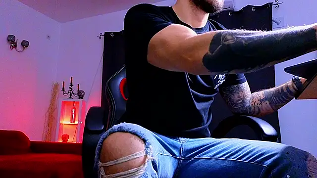 Snapshot of MightyAaron66 chatting on 10/15/25, 01:37 MightyAaron66 online show from 10/15/25, 01:37