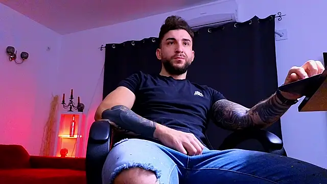 Snapshot of MightyAaron66 chatting on 11/11/25, 03:23 MightyAaron66 online show from 11/11/25, 03:23