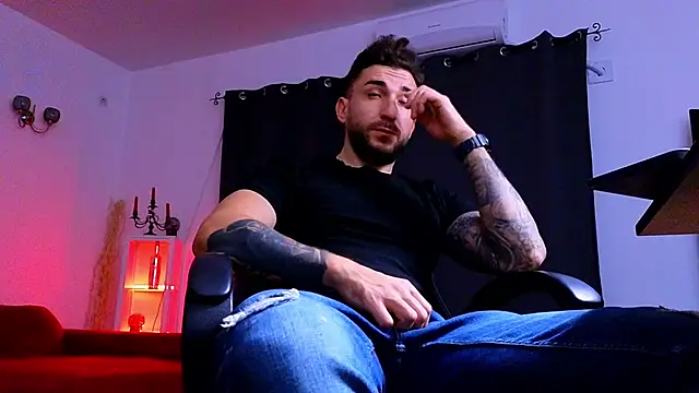 Snapshot of MightyAaron66 chatting on 11/12/25, 04:49 MightyAaron66 online show from 11/12/25, 04:49