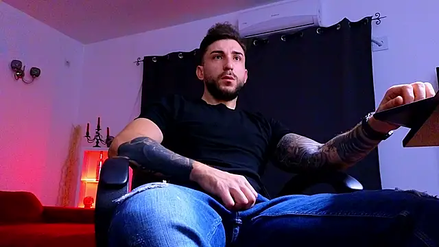 Snapshot of MightyAaron66 chatting on 11/13/25, 04:49 MightyAaron66 online show from 11/13/25, 04:49