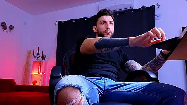 Snapshot of MightyAaron66 chatting on 12/04/25, 03:49 MightyAaron66 online show from 12/04/25, 03:49