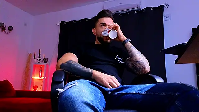 Snapshot of MightyAaron66 chatting on 09/22/25, 04:07 MightyAaron66 online show from 09/22/25, 04:07