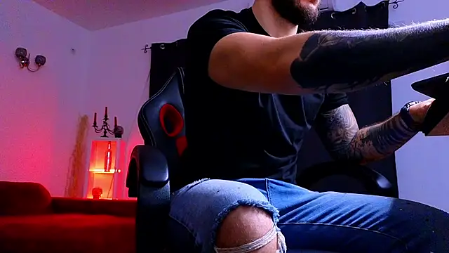 Snapshot of MightyAaron66 chatting on 11/04/25, 04:16 MightyAaron66 online show from 11/04/25, 04:16