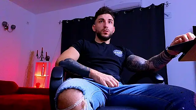 Snapshot of MightyAaron66 chatting on 11/21/25, 03:38 MightyAaron66 online show from 11/21/25, 03:38