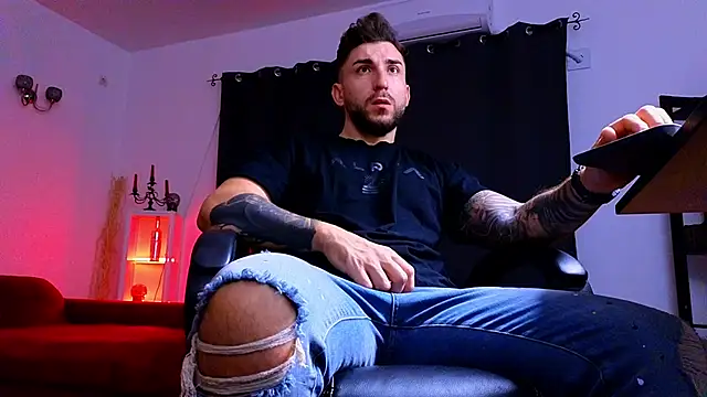 Snapshot of MightyAaron66 chatting on 10/12/25, 01:51 MightyAaron66 online show from 10/12/25, 01:51