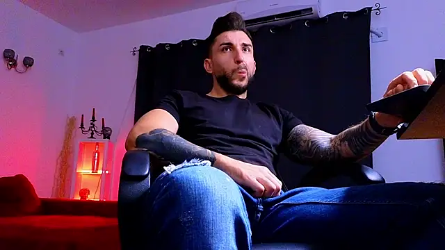 Snapshot of MightyAaron66 chatting on 09/19/25, 02:48 MightyAaron66 online show from 09/19/25, 02:48