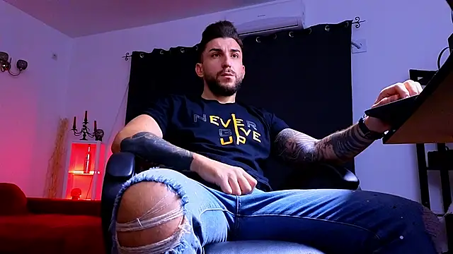 Snapshot of MightyAaron66 chatting on 10/06/25, 02:35 MightyAaron66 online show from 10/06/25, 02:35