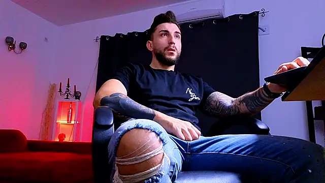 Snapshot of MightyAaron66 chatting on 10/08/25, 02:46 MightyAaron66 online show from 10/08/25, 02:46