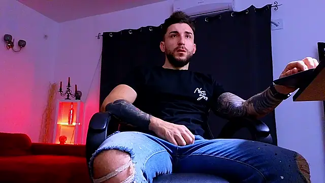 Snapshot of MightyAaron66 chatting on 11/27/25, 04:46 MightyAaron66 online show from 11/27/25, 04:46