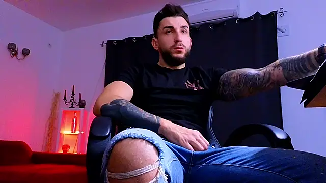 Snapshot of MightyAaron66 chatting on 11/05/25, 03:31 MightyAaron66 online show from 11/05/25, 03:31