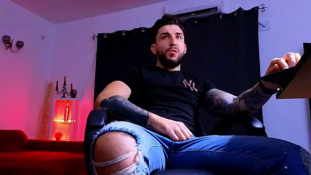 Snapshot of MightyAaron66 chatting on 12/03/25, 04:02 MightyAaron66 online show from 12/03/25, 04:02