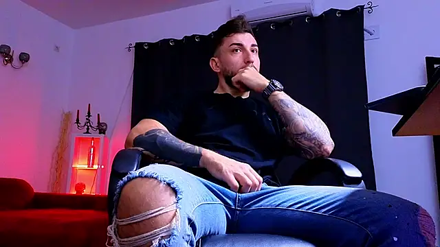 Snapshot of MightyAaron66 chatting on 10/25/25, 04:22 MightyAaron66 online show from 10/25/25, 04:22