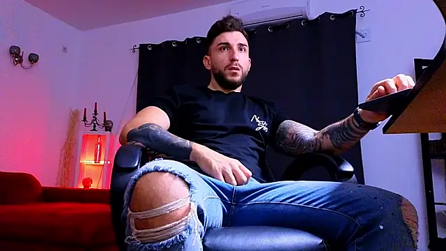 Snapshot of MightyAaron66 chatting on 10/16/25, 03:37 MightyAaron66 online show from 10/16/25, 03:37