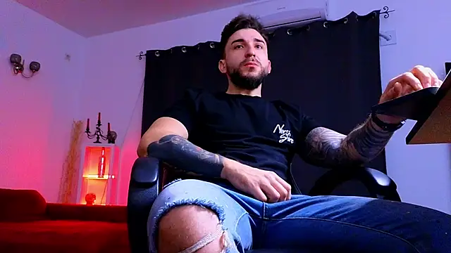 Snapshot of MightyAaron66 chatting on 12/01/25, 04:57 MightyAaron66 online show from 12/01/25, 04:57