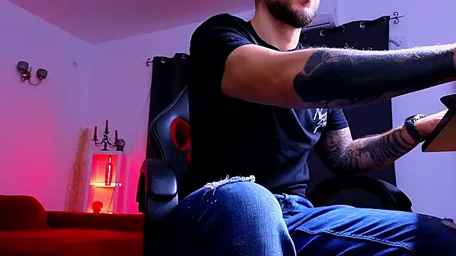 Snapshot of MightyAaron66 chatting on 09/30/25, 02:28 MightyAaron66 online show from 09/30/25, 02:28