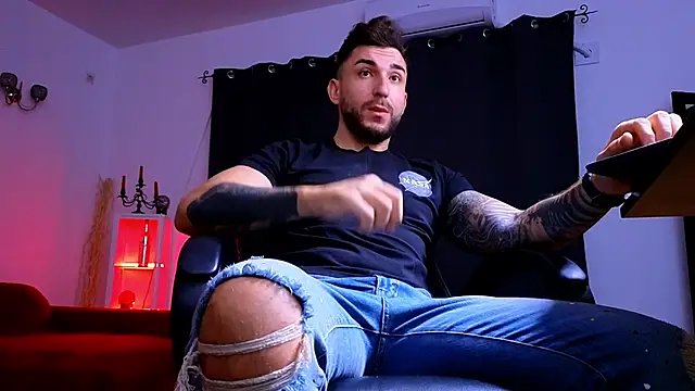 Snapshot of MightyAaron66 chatting on 10/13/25, 02:46 MightyAaron66 online show from 10/13/25, 02:46