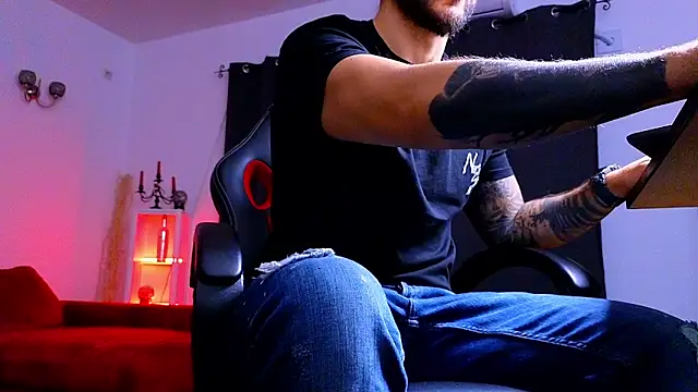 Snapshot of MightyAaron66 chatting on 09/09/25, 03:38 MightyAaron66 online show from 09/09/25, 03:38