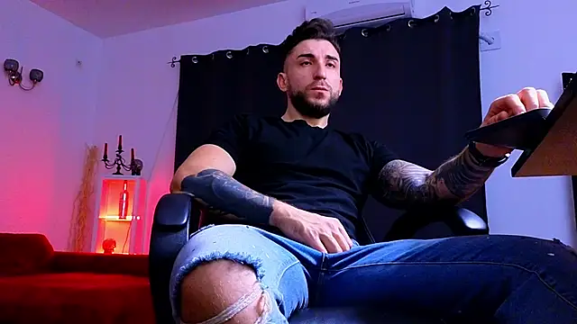 Snapshot of MightyAaron66 chatting on 12/05/25, 05:39 MightyAaron66 online show from 12/05/25, 05:39