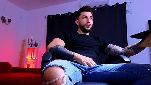 Snapshot of MightyAaron66 chatting on 11/15/25, 04:49 MightyAaron66 online show from 11/15/25, 04:49