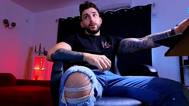 Snapshot of MightyAaron66 chatting on 10/09/25, 05:19 MightyAaron66 online show from 10/09/25, 05:19