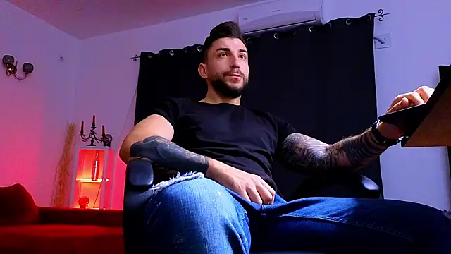 Snapshot of MightyAaron66 chatting on 09/21/25, 02:28 MightyAaron66 online show from 09/21/25, 02:28