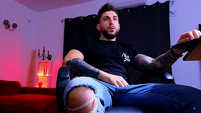 Snapshot of MightyAaron66 chatting on 11/28/25, 03:50 MightyAaron66 online show from 11/28/25, 03:50