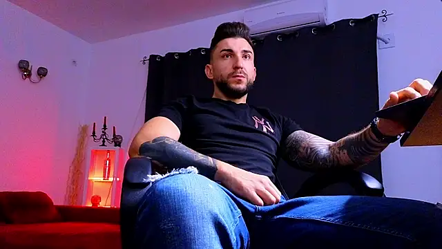 Snapshot of MightyAaron66 chatting on 09/15/25, 02:01 MightyAaron66 online show from 09/15/25, 02:01