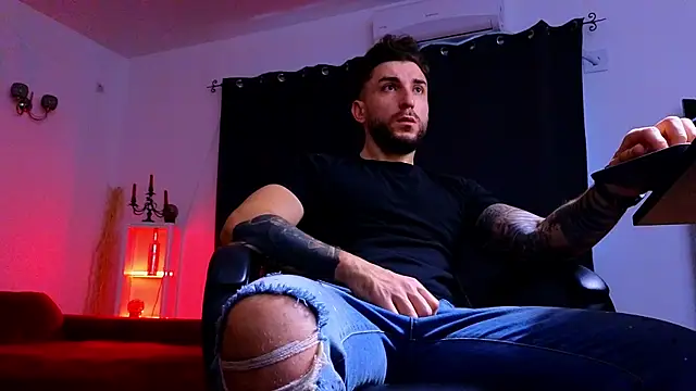 Snapshot of MightyAaron66 chatting on 11/09/25, 05:44 MightyAaron66 online show from 11/09/25, 05:44