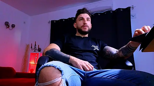 Snapshot of MightyAaron66 chatting on 10/29/25, 05:06 MightyAaron66 online show from 10/29/25, 05:06