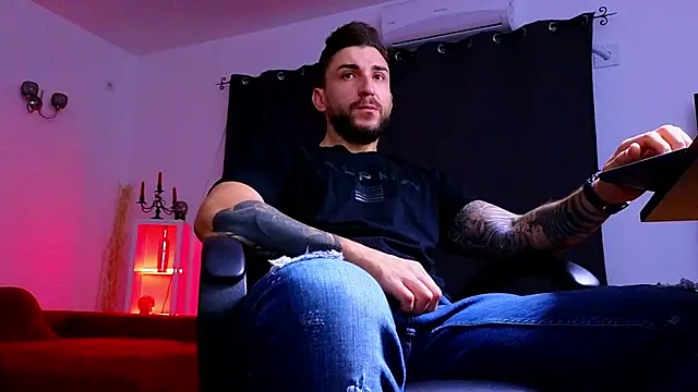 Snapshot of MightyAaron66 chatting on 09/26/25, 04:19 MightyAaron66 online show from 09/26/25, 04:19