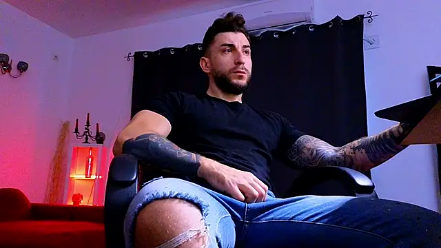 Snapshot of MightyAaron66 chatting on 11/10/25, 06:29 MightyAaron66 online show from 11/10/25, 06:29