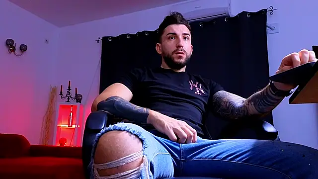 Snapshot of MightyAaron66 chatting on 10/19/25, 04:26 MightyAaron66 online show from 10/19/25, 04:26