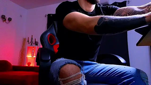 Snapshot of MightyAaron66 chatting on 10/20/25, 02:35 MightyAaron66 online show from 10/20/25, 02:35