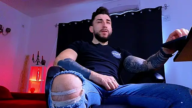 Snapshot of MightyAaron66 chatting on 12/18/25, 07:35 MightyAaron66 online show from 12/18/25, 07:35