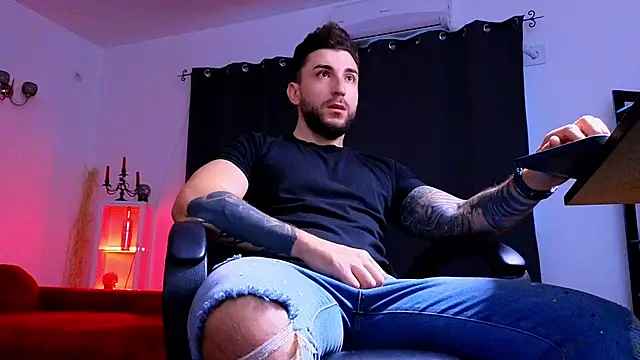 Snapshot of MightyAaron66 chatting on 10/23/25, 05:06 MightyAaron66 online show from 10/23/25, 05:06