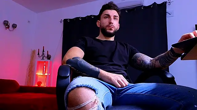 Snapshot of MightyAaron66 chatting on 11/19/25, 04:01 MightyAaron66 online show from 11/19/25, 04:01