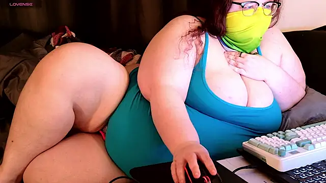 Snapshot of DoubleCherryBombXO chatting on 10/25/25, 06:34 DoubleCherryBombXO online show from 10/25/25, 06:34